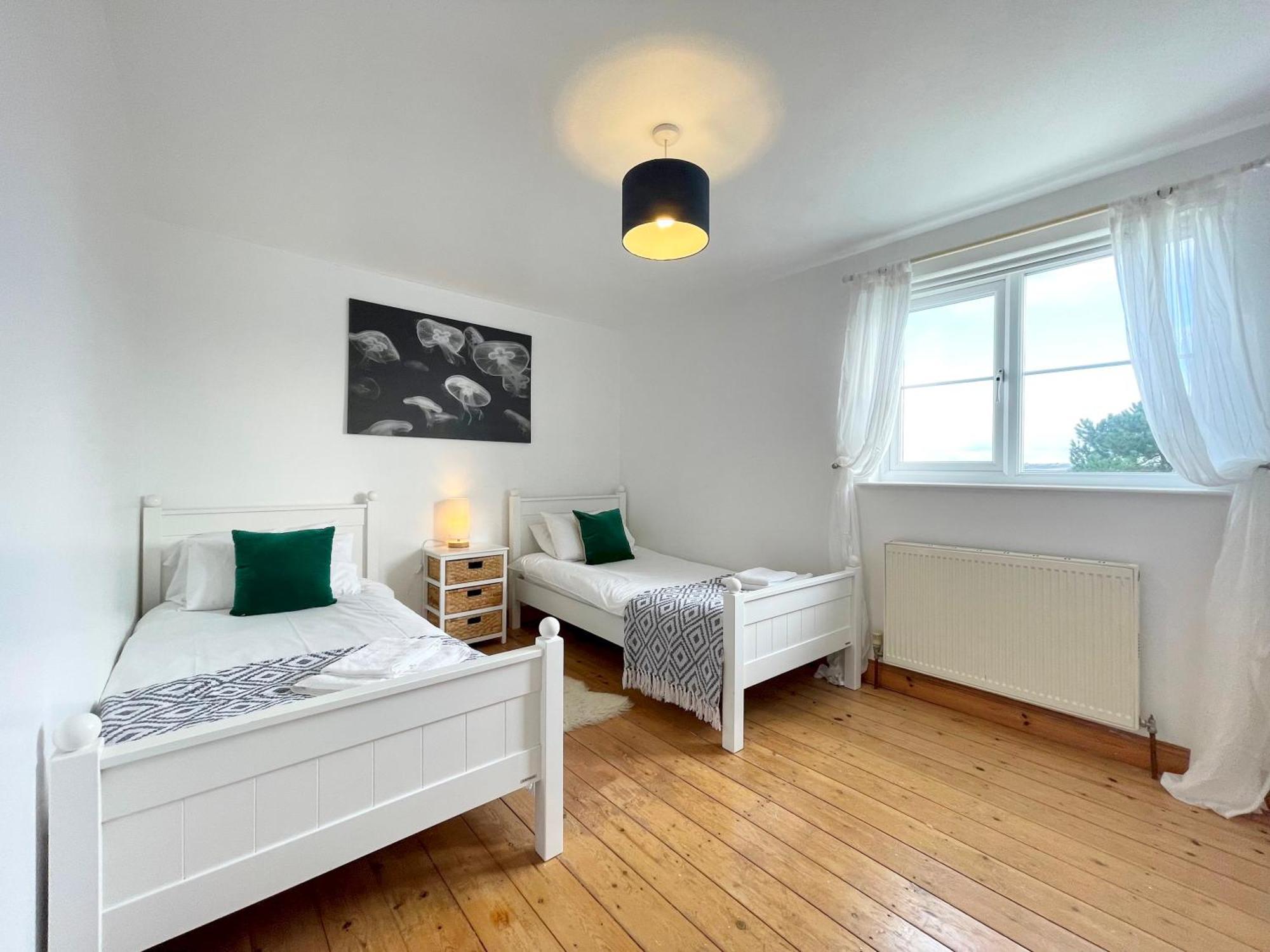 Spacious Home Sleeps 6 Short Walk To Port Isaac Village & Stunning Views Exterior photo